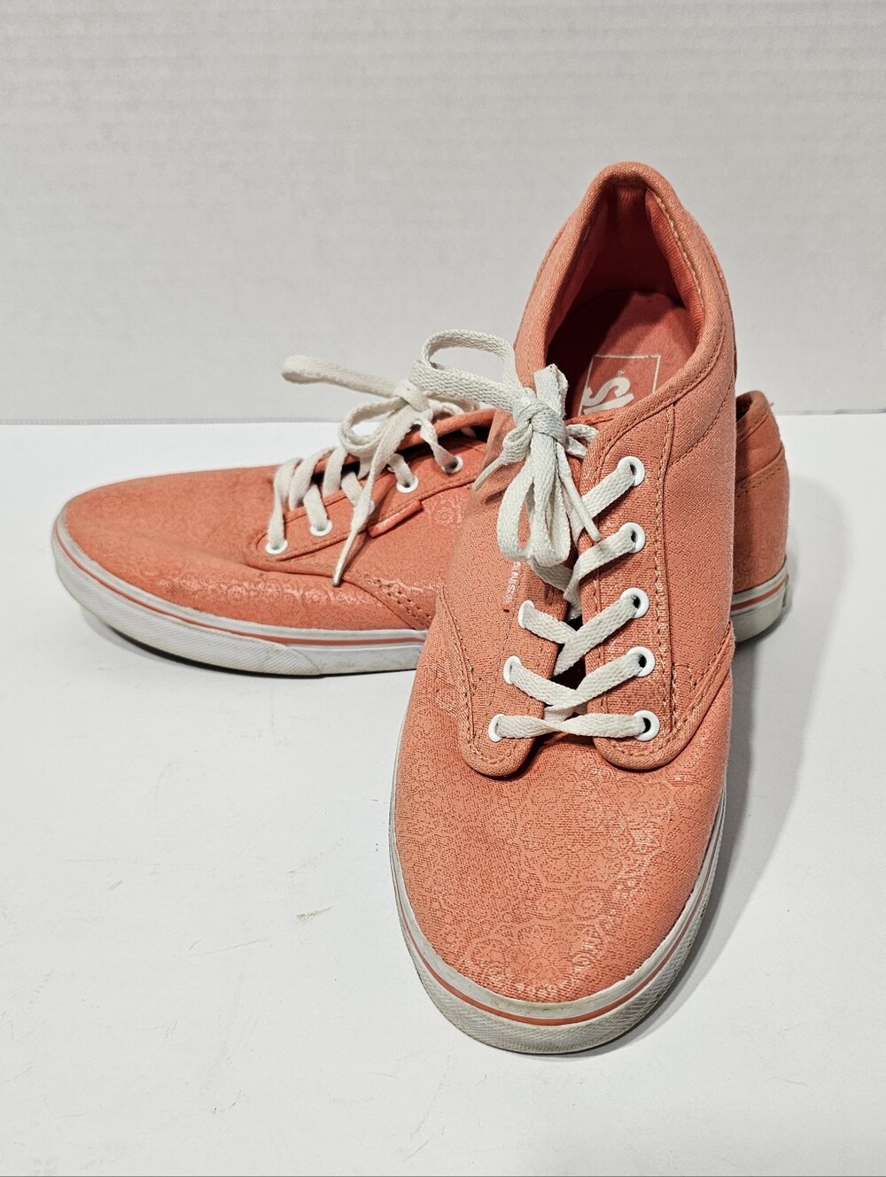 Vans Off The Wall Womens sz 8.5 Orange Lace Up Sneakers With Floral Lace Print
